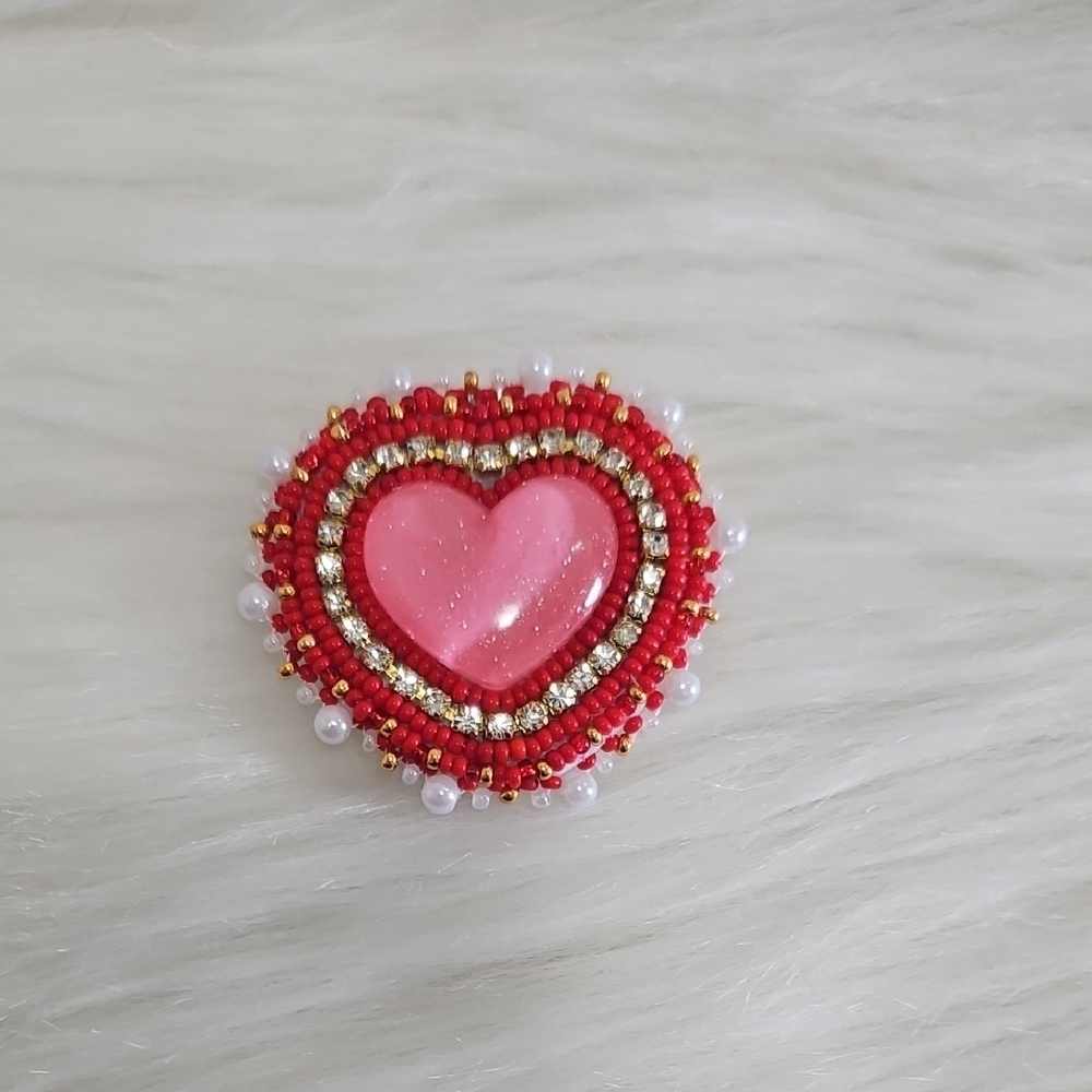 Heart-Shaped Pink and Red Beaded Phone Grip